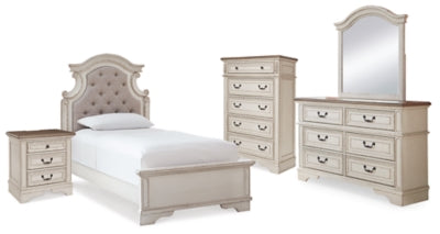 Cama doble con panel Realyn, cómoda, espejo, arcón y mesita de noche