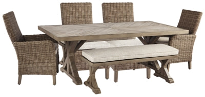 Mesa de comedor de exterior Beachcroft con 4 sillas y banco