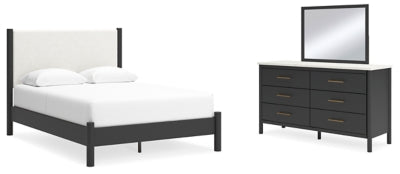 Cama Queen Cadmori tapizada con paneles, tocador y espejo