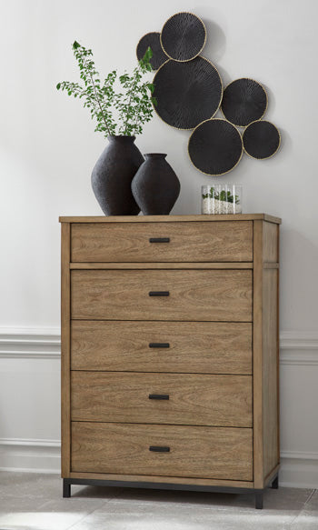 Tomtyn Chest of Drawers