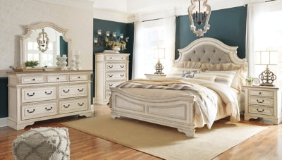 Realyn King Panel Bed, Dresser, Mirror, Chest and 2 Nightstands