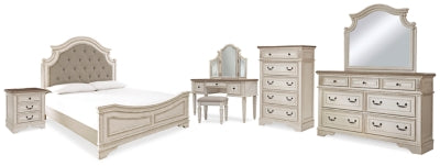 Cama de paneles Realyn King, cómoda, espejo, arcón, tocador y mesita de noche